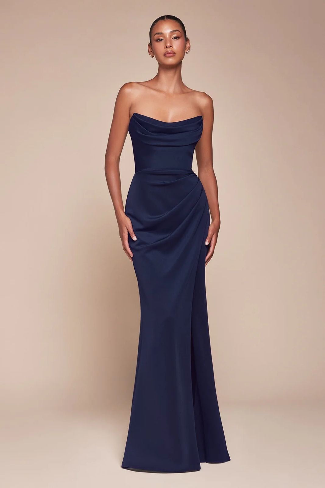 Vestido azul marino strapless image