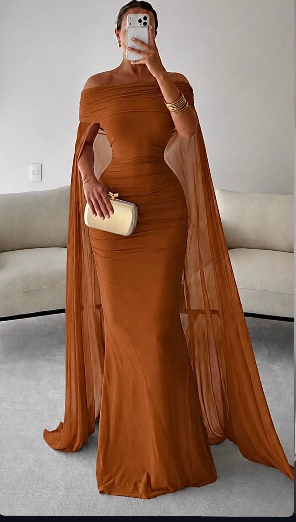 Vestido chedron con capa image 1