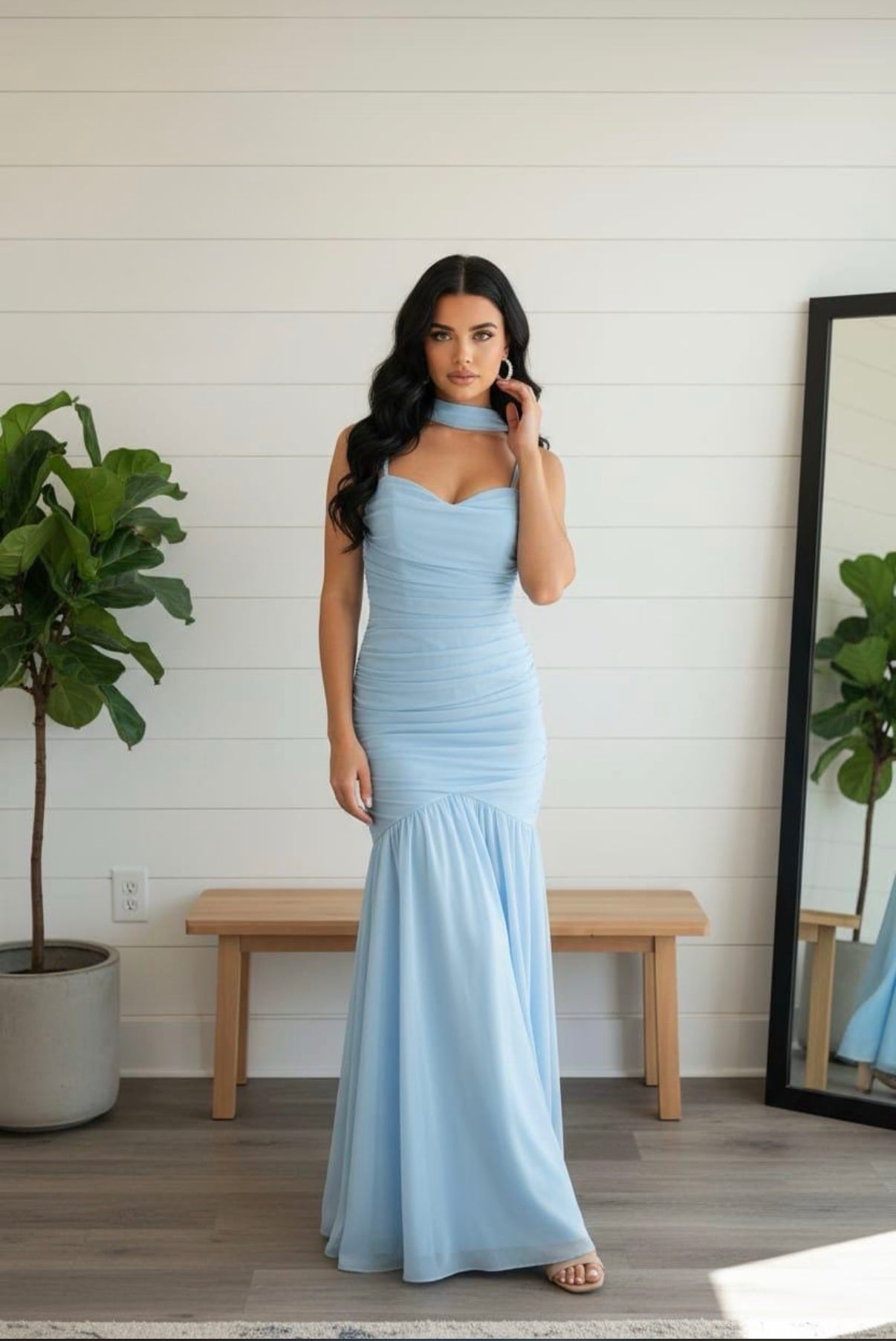Vestido azul cielo con estola en cuello image