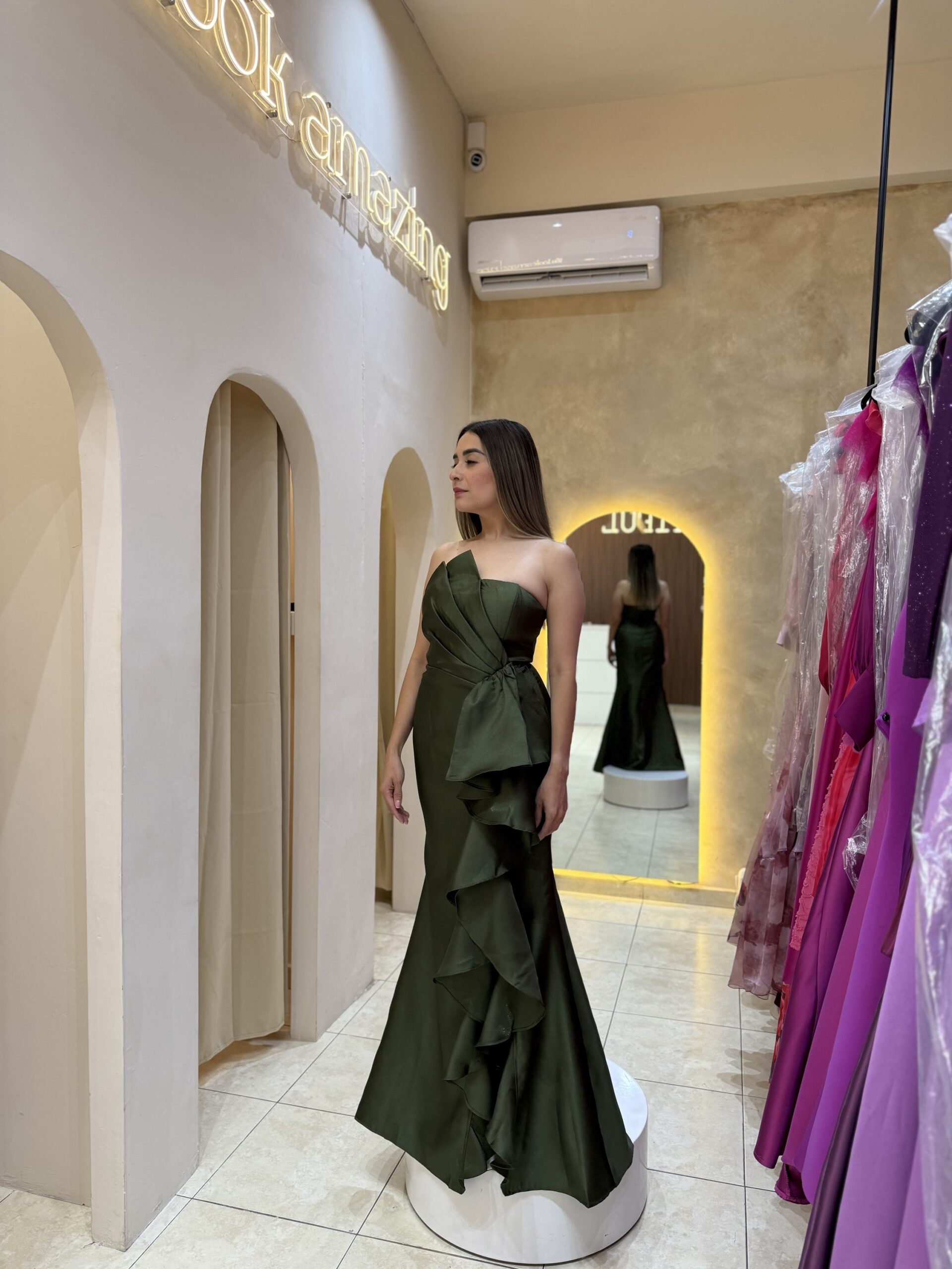 Vestido verde olivo tafeta strapless image 0