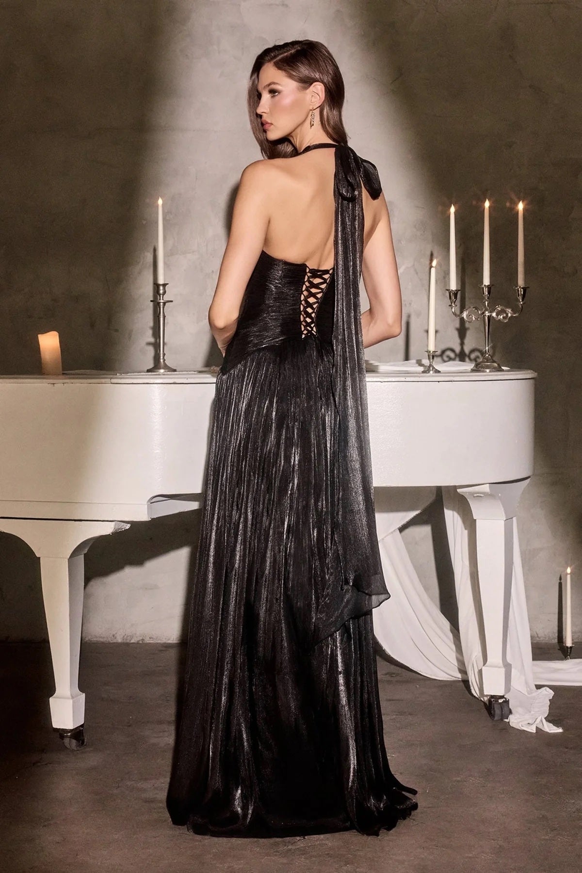 Vestido negro escote V con corsé image 1