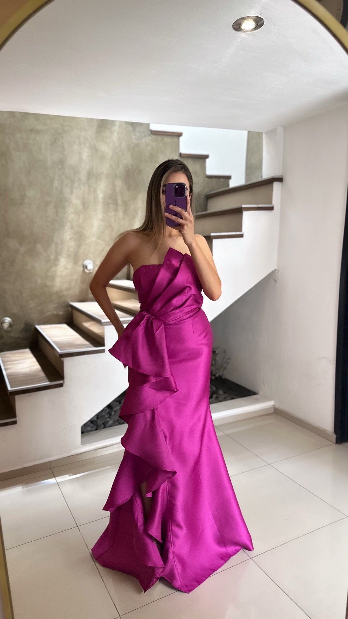 Vestido asimétrico escarola en hombro