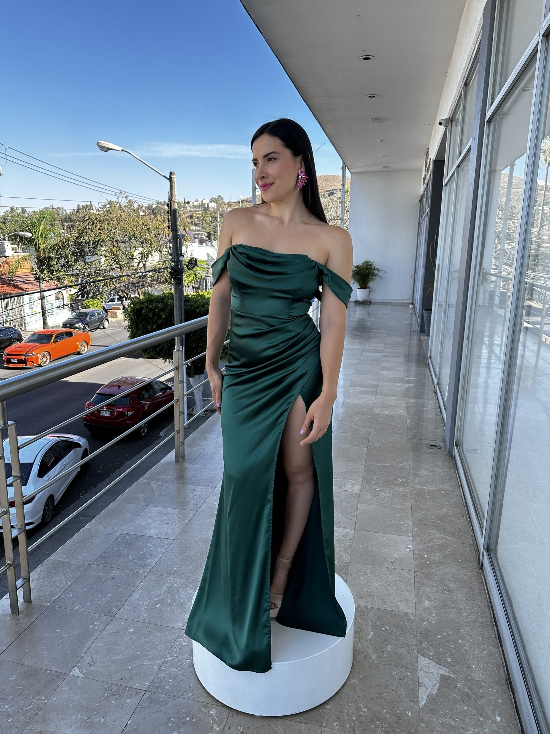 Vestido verde off shoulder image 0