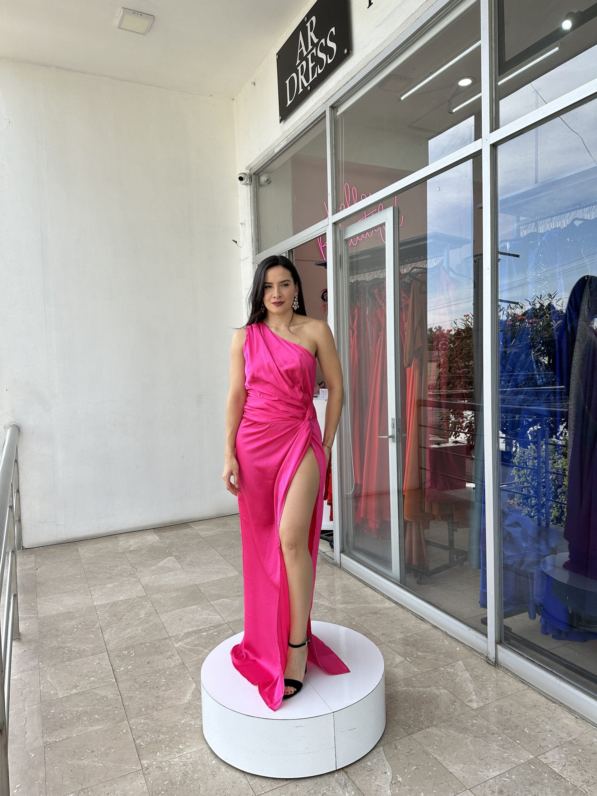 Vestido fucsia asimétrico image 0