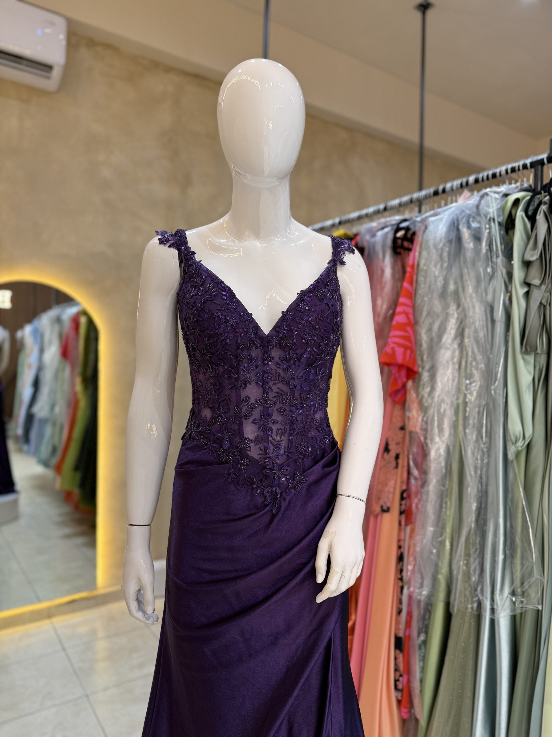 Vestido morado aplicación parte alta image 0