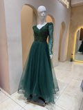 Vestido verde manga larga con aplicación image 0
