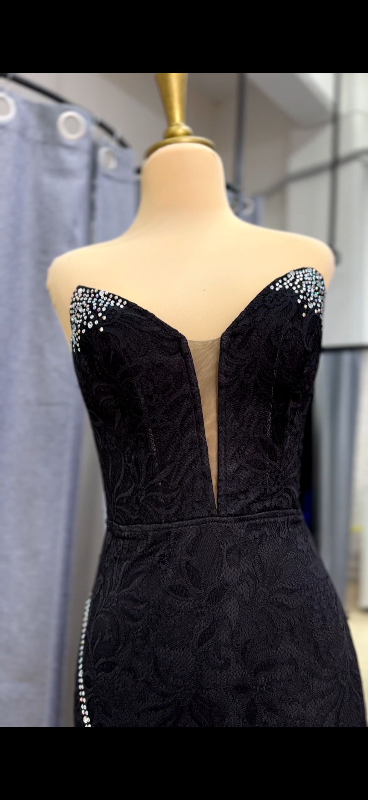 Vestido negro encaje image