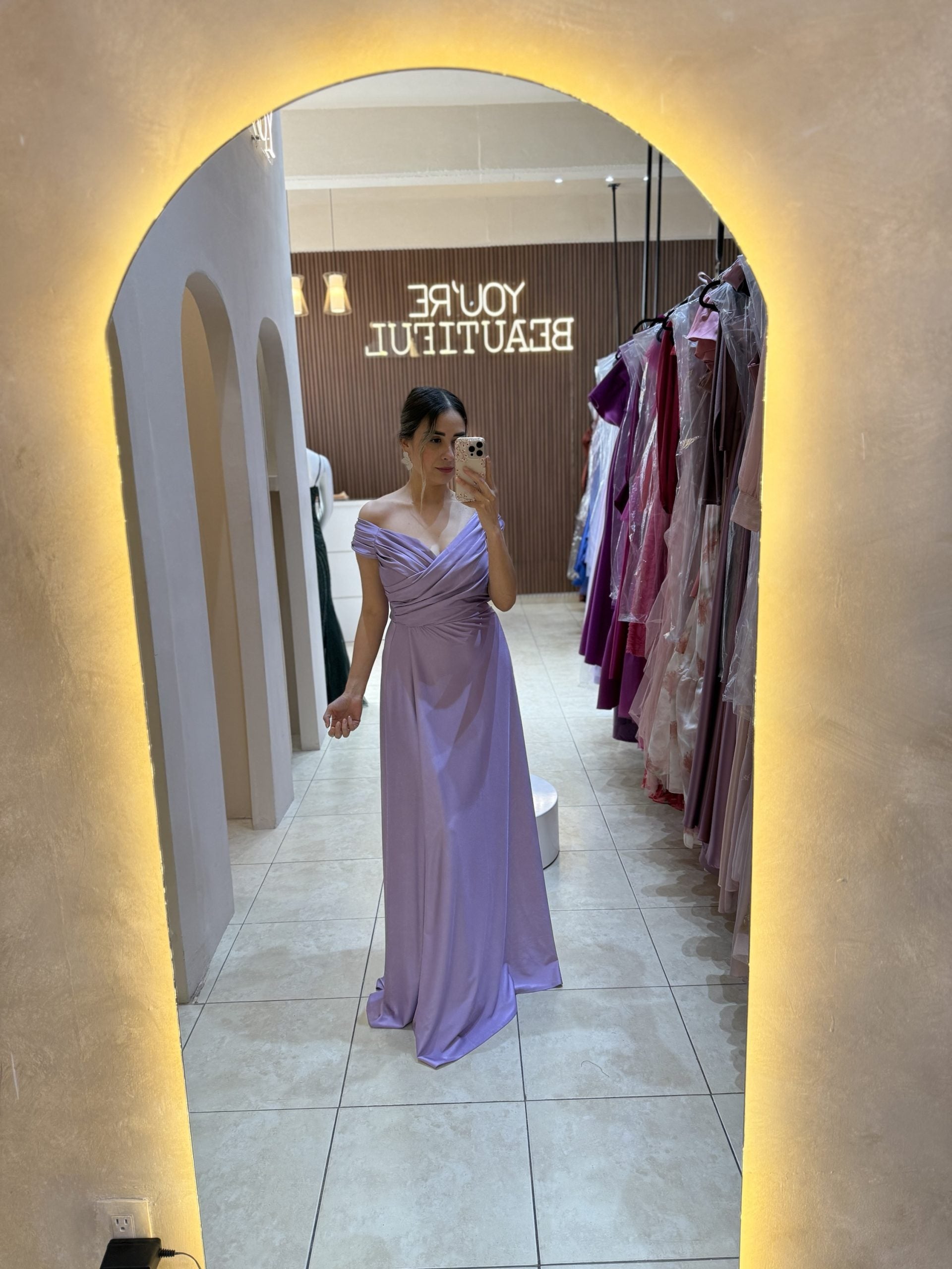 Vestido lila off shoulder corte A image