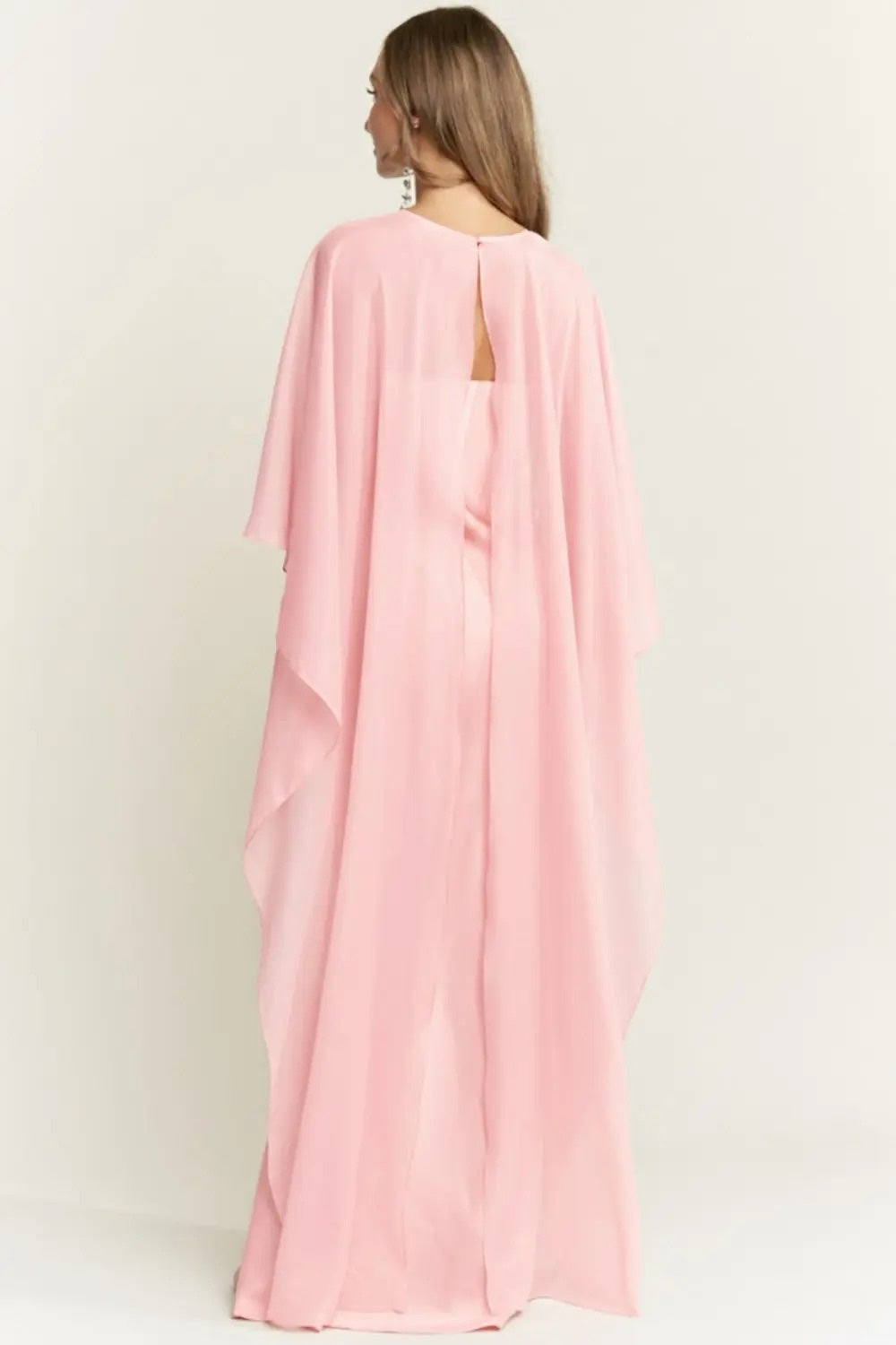 Vestido rosa pastel con capa image 1