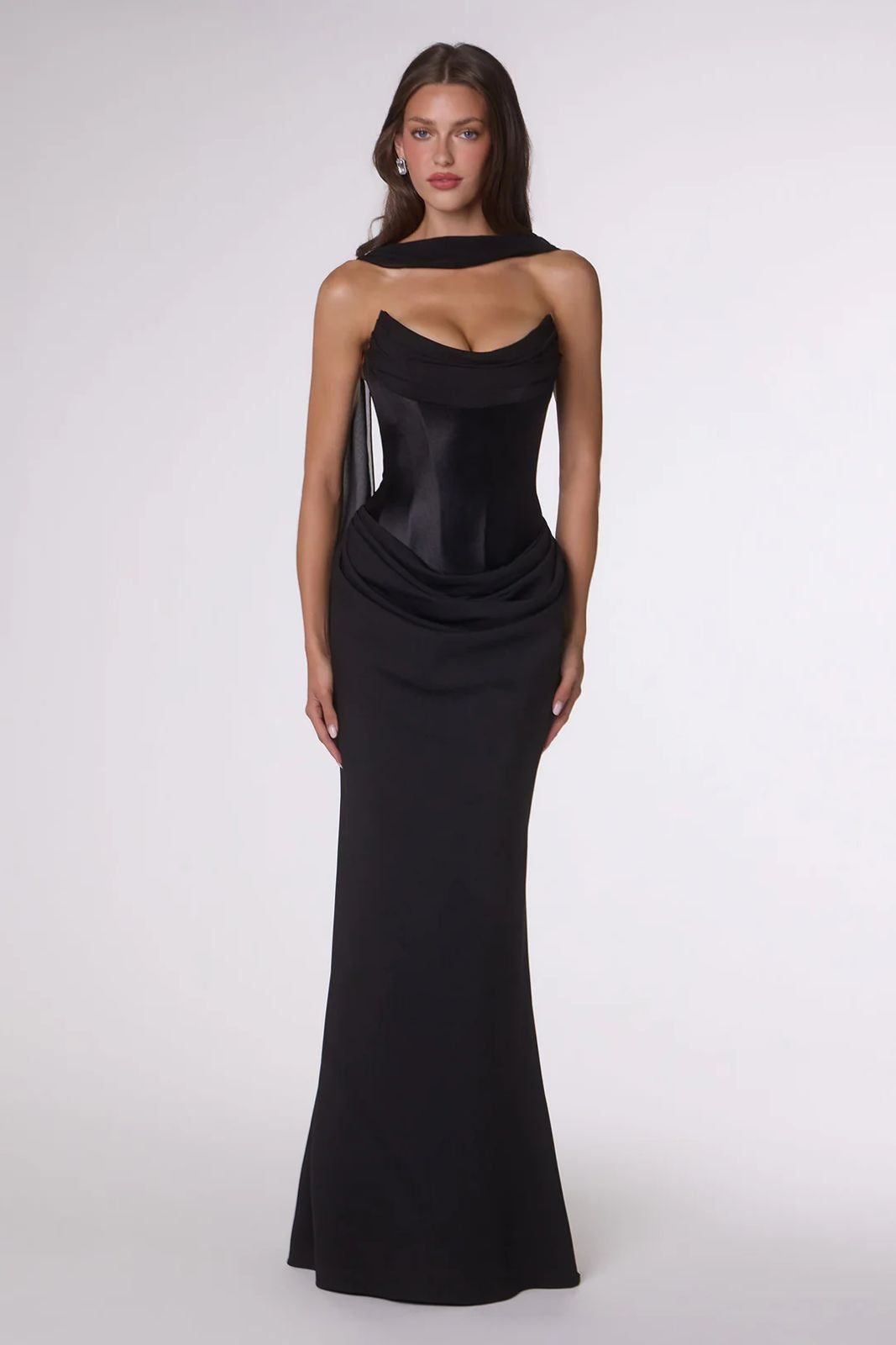 Vestido negro strapless corsé corte sirena image 0
