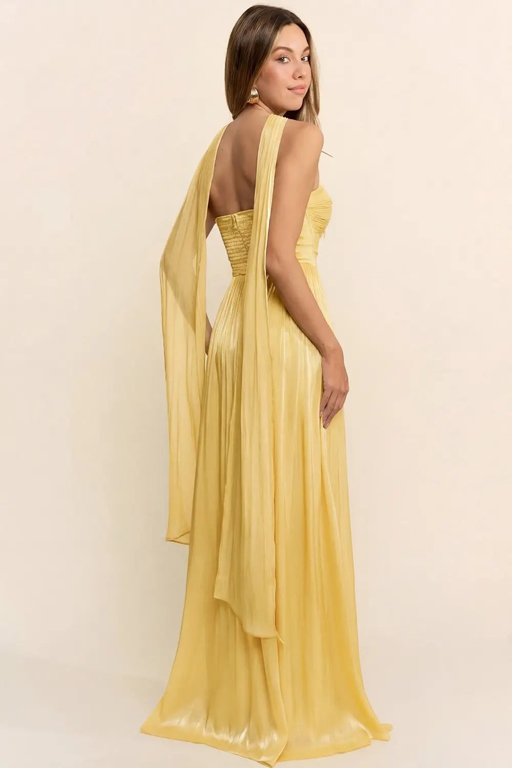 Vestido amarillo con estola image 1